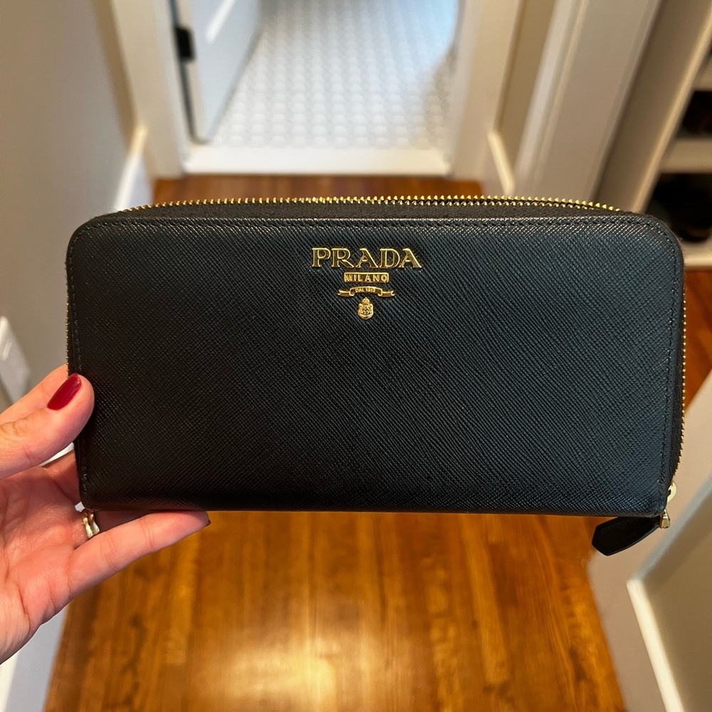 Black Zip Around Prada Wallet.. Excellent Condition, smoke free house